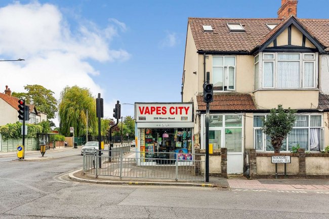 208 Manor Road, Mitcham, Surrey CR4 1JF
 1