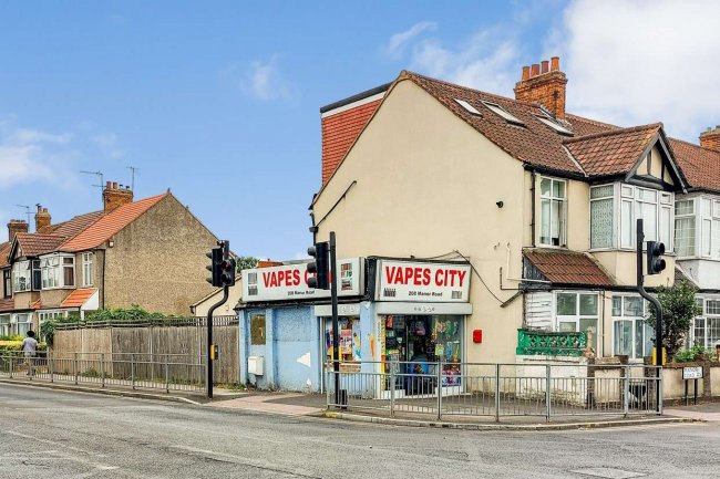 208 Manor Road, Mitcham, Surrey CR4 1JF
 1