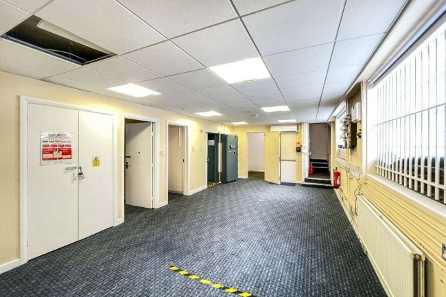 61 Cheap Street, Sherborne, Dorset DT9 3BB 10