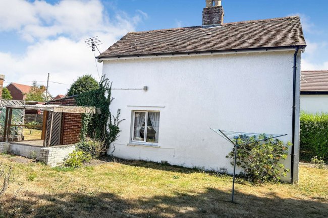 2 Redlands Cottage, Redlands Lane, Emsworth, Hampshire PO10 7SN
 9