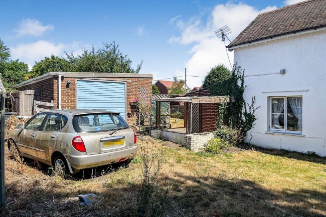 2 Redlands Cottage, Redlands Lane, Emsworth, Hampshire PO10 7SN
 9