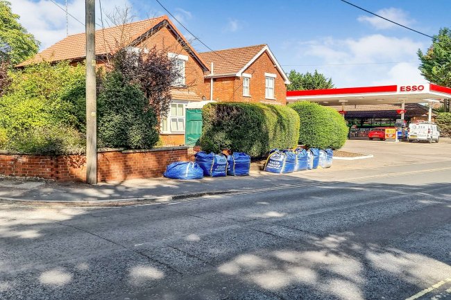 100 Charlton Road, Andover, Hampshire SP10 3JY 9