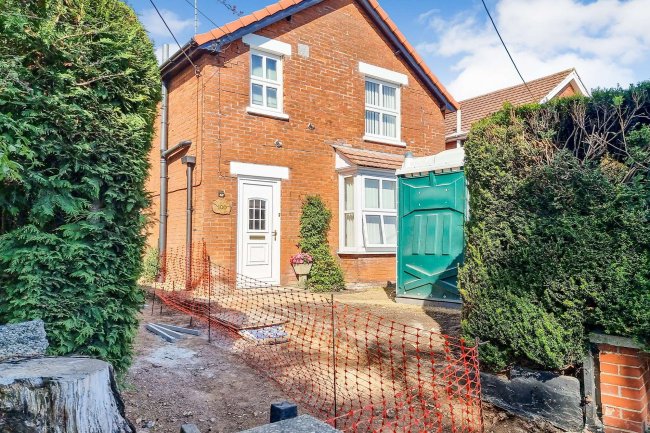 100 Charlton Road, Andover, Hampshire SP10 3JY 9