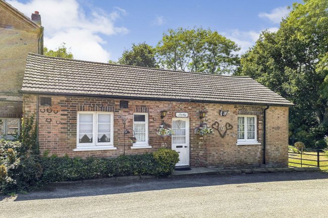 Darley, Fletching, Uckfield, East Sussex TN22 3YB
 6