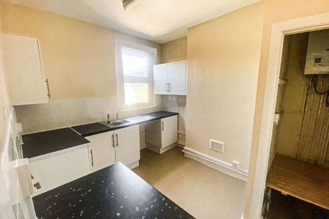 Flat 2, 24 Steerforth Street, Wandsworth, London SW18 4HH
 3