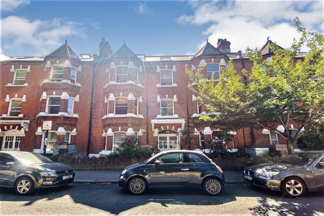 Flat 16, Elmfield Mansions, Elmfield Road, London SW17 8AA
 6