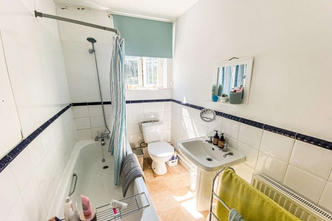 Flat 16, Elmfield Mansions, Elmfield Road, London SW17 8AA
 6