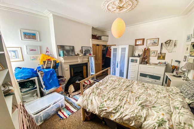 Flat 16, Elmfield Mansions, Elmfield Road, London SW17 8AA
 6
