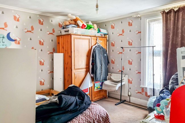 8 Hamilton Road, Gillingham, Kent, ME7 1QJ 2