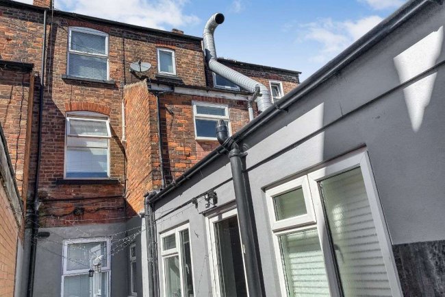 112 Hucknall Road, Nottingham, Nottinghamshire, NG5 1AD
 5