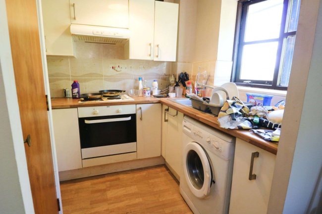 218 Somerset Gardens, White Hart Lane, Tottenham, London, N17 8HB 9