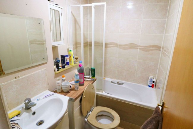 218 Somerset Gardens, White Hart Lane, Tottenham, London, N17 8HB 9