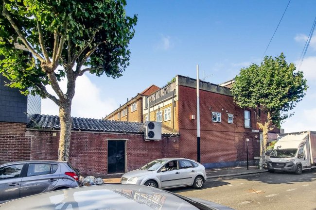 140 High Street South, East Ham, London E6 3RW
 9