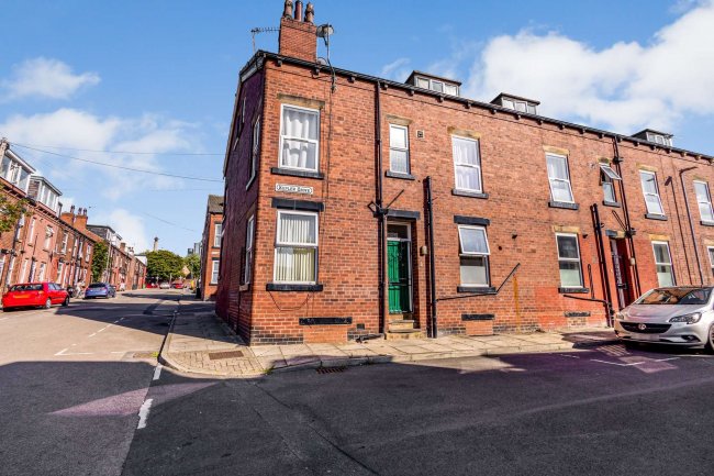 1 Kepler Grove, Harehills, Leeds, West Yorkshire LS8 5EL
 9