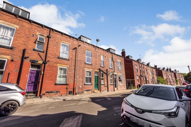 5 Kepler Grove, Harehills, Leeds, West Yorkshire LS8 5EL
 10