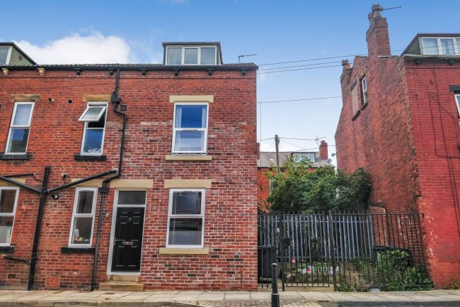 Land adjacent to 7 Kepler Grove, Harehills, Leeds, West Yorkshire LS8 5EL
 2