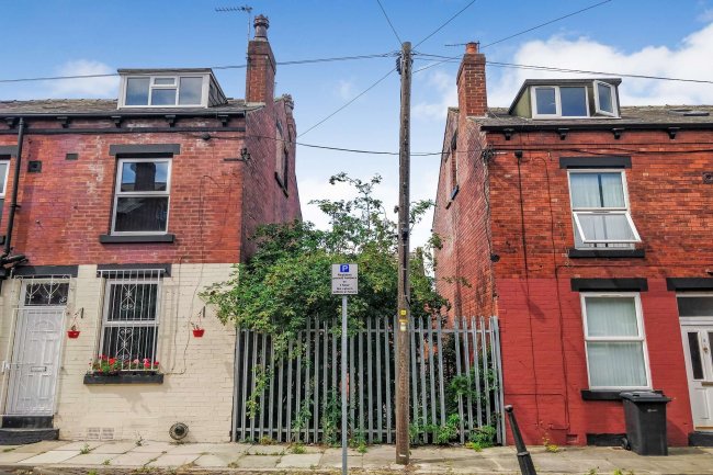 Land adjacent to 7 Kepler Grove, Harehills, Leeds, West Yorkshire LS8 5EL
 2