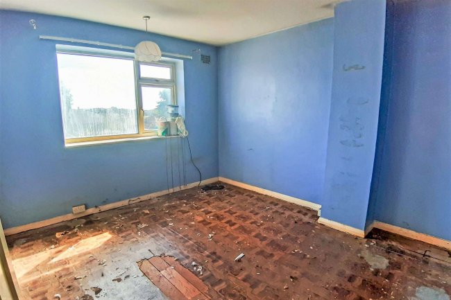 33 Gordon Crescent, Stoke on Trent ST1 6BU
 7