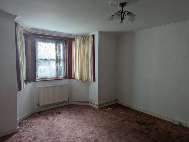 Lower Ground Floor / Basement Flat, 130 Lower Addiscombe Road, Croydon, Surrey CR0 6AE 1