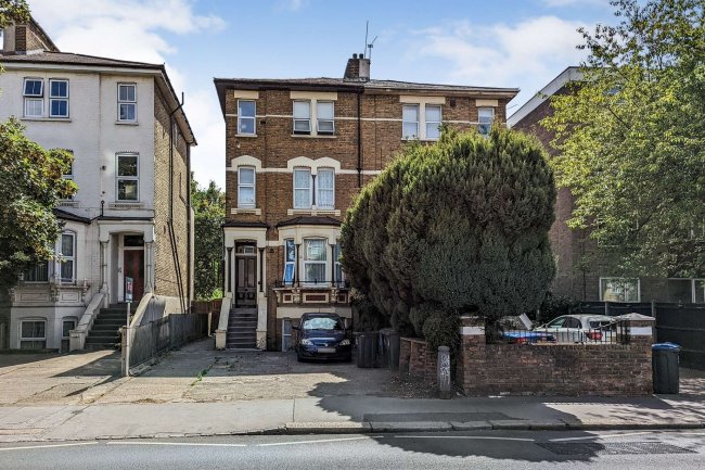 Lower Ground Floor / Basement Flat, 130 Lower Addiscombe Road, Croydon, Surrey CR0 6AE 1