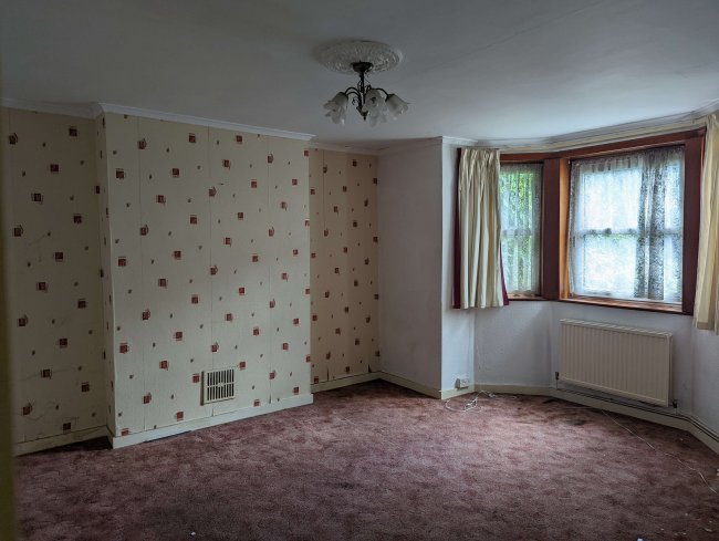 Lower Ground Floor / Basement Flat, 130 Lower Addiscombe Road, Croydon, Surrey CR0 6AE 1