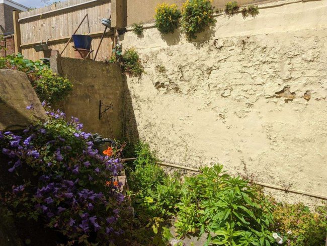 Lower Ground Floor / Basement Flat, 130 Lower Addiscombe Road, Croydon, Surrey CR0 6AE 1