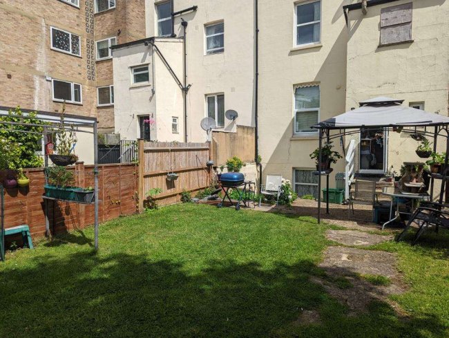 Lower Ground Floor / Basement Flat, 130 Lower Addiscombe Road, Croydon, Surrey CR0 6AE 1