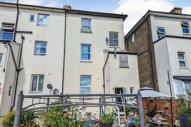 Lower Ground Floor / Basement Flat, 130 Lower Addiscombe Road, Croydon, Surrey CR0 6AE 1