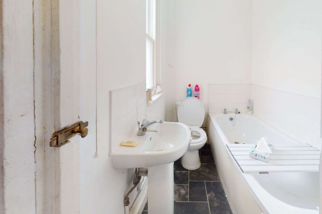 40 Chapel House Street, Isle of Dogs, London E14 3AS 6