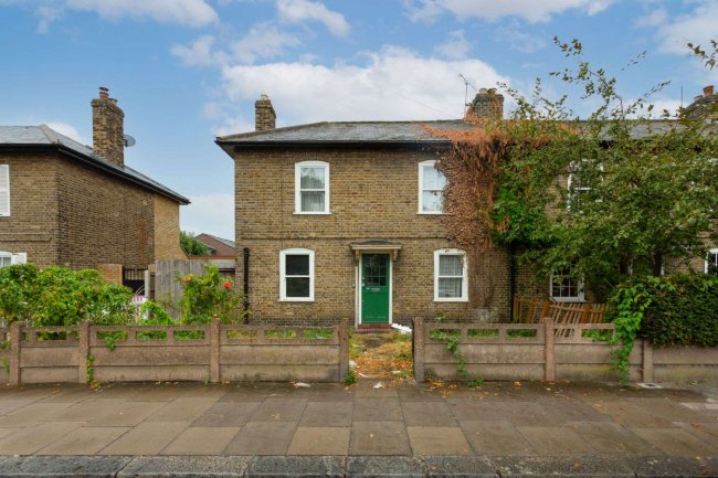 40 Chapel House Street, Isle of Dogs, London E14 3AS 6