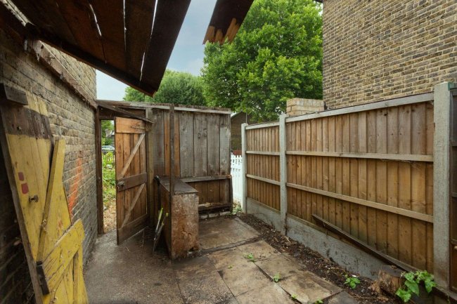 40 Chapel House Street, Isle of Dogs, London E14 3AS 6