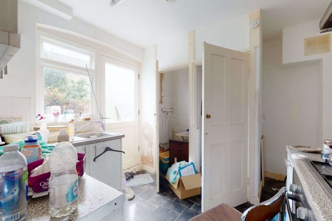 40 Chapel House Street, Isle of Dogs, London E14 3AS 6