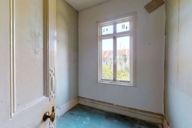 1 Quintin Avenue, Wimbledon Chase, London SW20 8LD 3