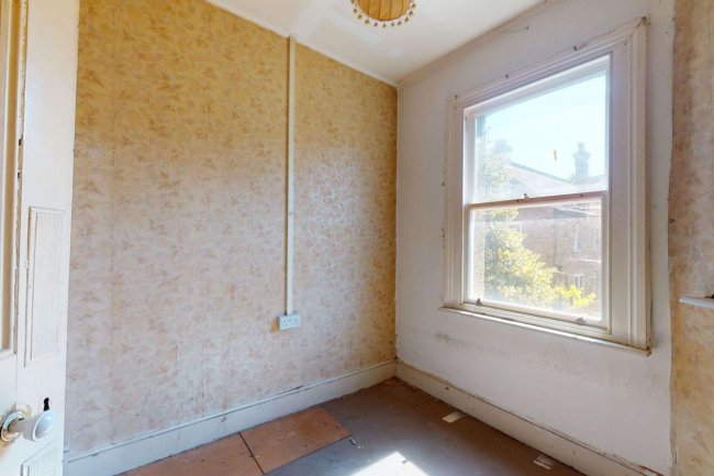 1 Quintin Avenue, Wimbledon Chase, London SW20 8LD 3