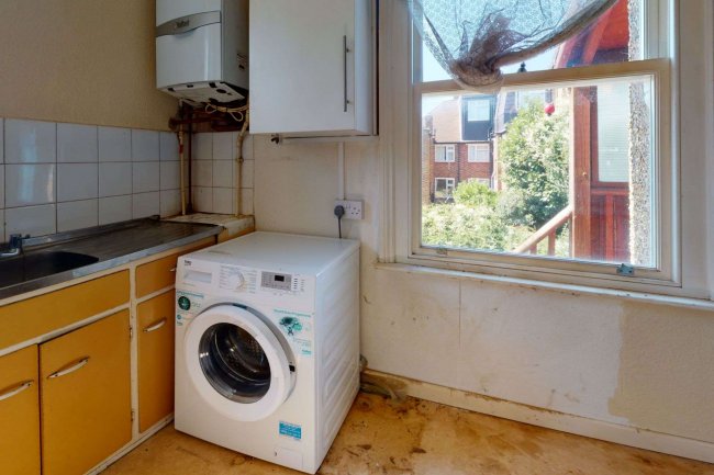 1 Quintin Avenue, Wimbledon Chase, London SW20 8LD 3