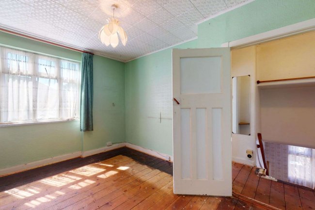 25A Shelley Avenue, Greenford, Middlesex UB6 8RX 9