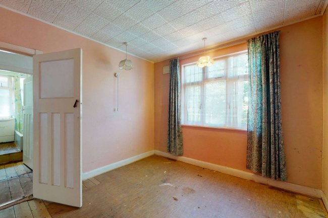 25A Shelley Avenue, Greenford, Middlesex UB6 8RX 9