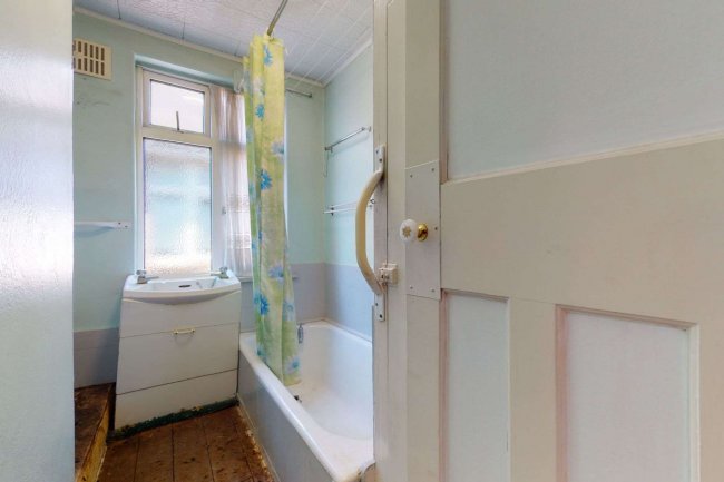 25A Shelley Avenue, Greenford, Middlesex UB6 8RX 9