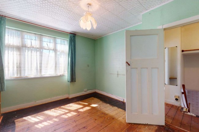 25A Shelley Avenue, Greenford, Middlesex UB6 8RX 9