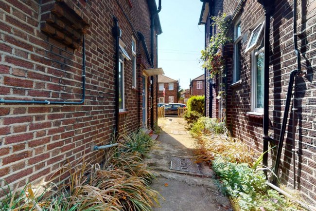 25A Shelley Avenue, Greenford, Middlesex UB6 8RX 9