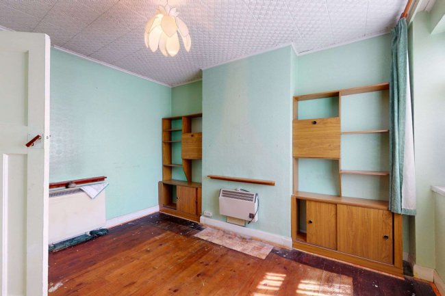 25A Shelley Avenue, Greenford, Middlesex UB6 8RX 9