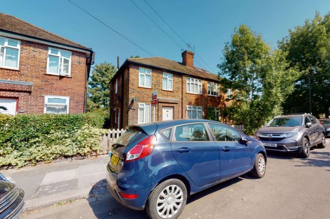 25A Shelley Avenue, Greenford, Middlesex UB6 8RX 9