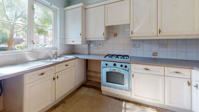 68 Autumn Drive, Belmont, Surrey SM2 5BA 8