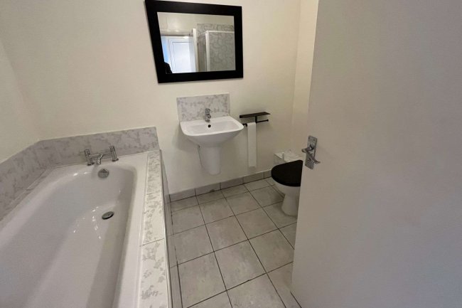 167 Camberwell Road, London SE5 0HB 5