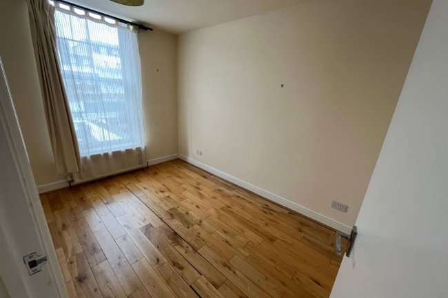 167 Camberwell Road, London SE5 0HB 5