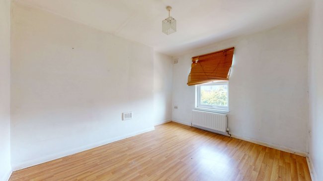 Flat B, 8 Balham Grove, Balham, London SW12 8AY  8