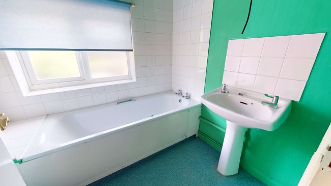 Flat B, 8 Balham Grove, Balham, London SW12 8AY  8