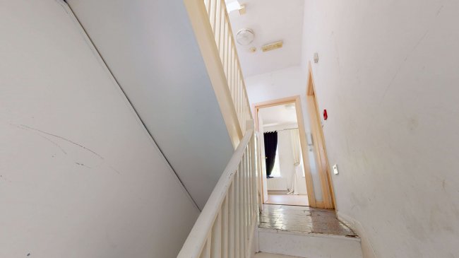 Flat B, 8 Balham Grove, Balham, London SW12 8AY  8