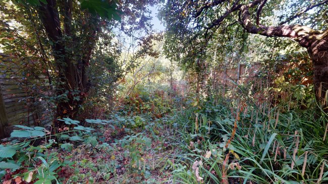 121 Grand Avenue, Surbiton, Surrey, KT5 9HY 7