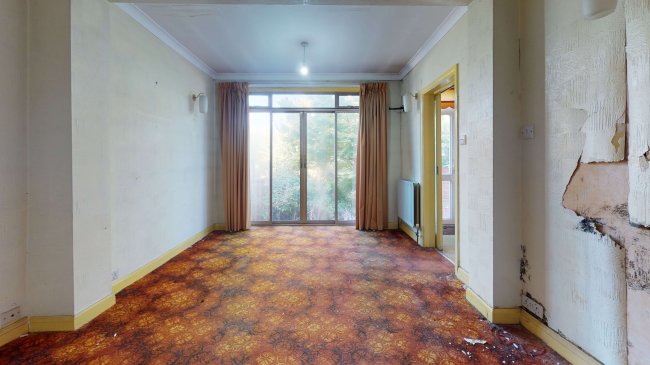 121 Grand Avenue, Surbiton, Surrey, KT5 9HY 7